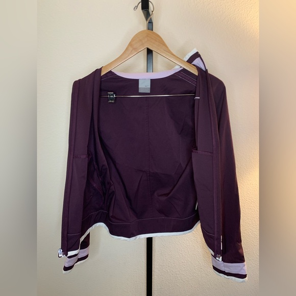Nike Plum and Lilac Cropped Lightweight Zip up Jacket - Picture 4 of 5